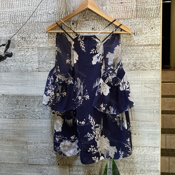 🏷 Chelsea28 | Cold-Shoulder Ruffle Sleeves Top - M, Blue/White Floral - Picture 2 of 6
